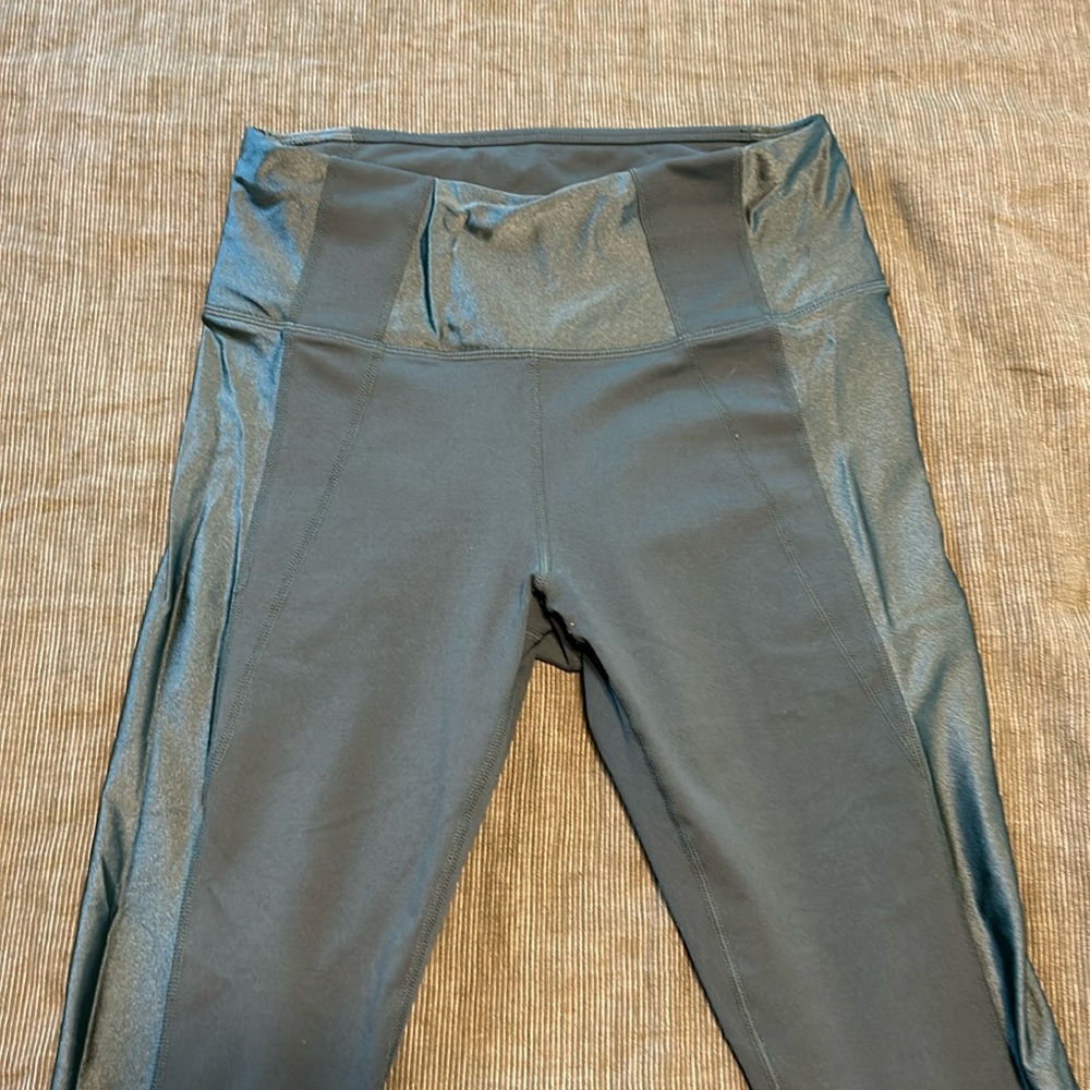 Women’s Capri Fabletics leggings